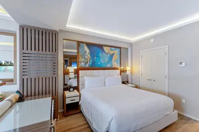 a bedroom with a large white bed in a room at Stylish Oceanview Apartment Prime Location in Fort Lauderdale