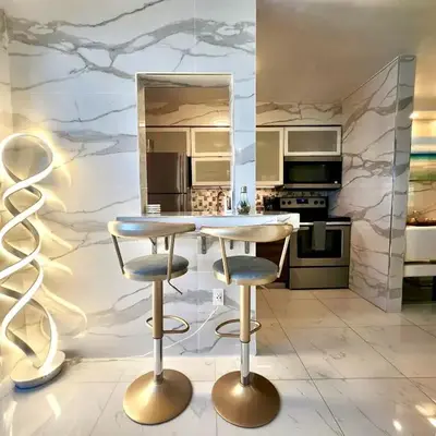 Luxurious Waterfront 2 room apartment- Remodeled- Free parking- 5min drive to Miami Beach