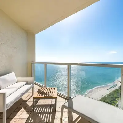 Beach Vibes & 30th Floor Ocean Views
