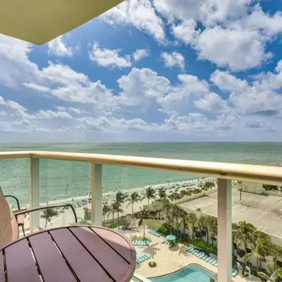 Hollywood Condo with Beach Access - Walk to Shore!