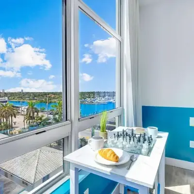 Luxurious Condo with Rooftop Pool Hot Tub