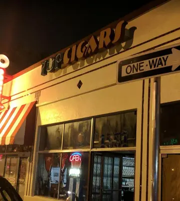 a one way sign on the side of a store at Coco Sol 3 by MyMiamiStay in Miami