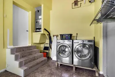 a laundry room with a washer and dryer at Spacious 3 bedroom Home with Oversized Pool & Backyard in Miami