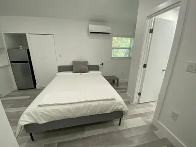 a bedroom with a large bed in a room at Newly renovated studio close to the beach in Hollywood