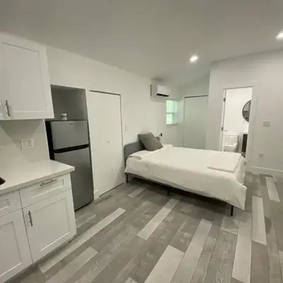 Newly renovated studio close to the beach
