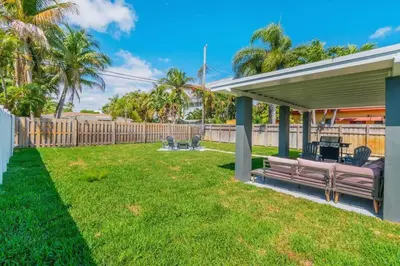 a backyard with a bench in the grass at Cozy Victoria Park Retreat Unit 3 - Las Olas Beach in Fort Lauderdale