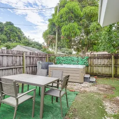 Hollywood Hideaway Close to Dtwn and Beaches