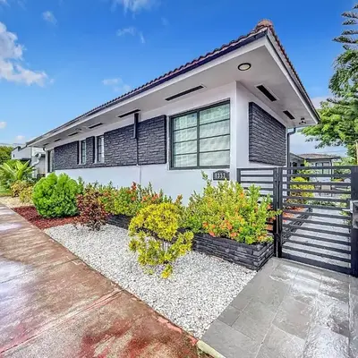 Los Patios Home Suites