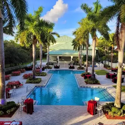 Doral Pool 310 by WaveProperties