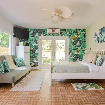 Peaceful Casita near Hollywood Beach & essentials