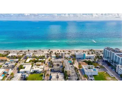 an aerial view of the beach and the ocean at Studio Oasis near Hollywood Boardwalk in Hollywood
