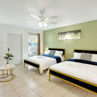 Hollywood Beach Escapade Studio with Free Parking