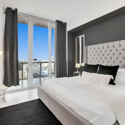 Penthouse Sky Suite - 2BDR2BTH - Private Rooftop Terrace