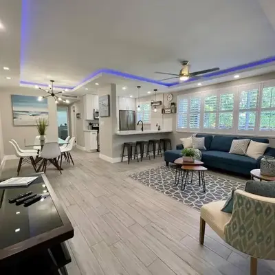 2Bdrm 1Bath Newly Renovated Condo - Walk to the Beach!