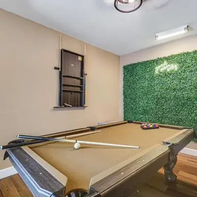 11 Mi to South Beach Home with Screened Porch!