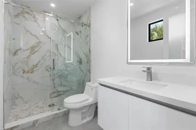 a bathroom with a toilet and a sink and a shower at Beautiful Property in Fort Laurderdale in Fort Lauderdale
