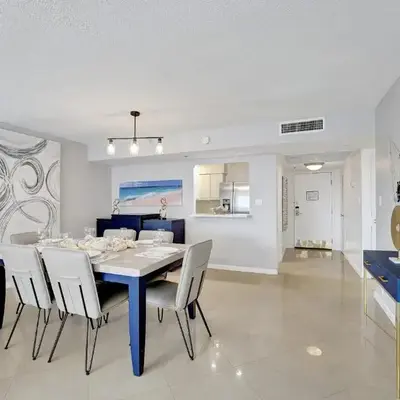 Breathtaking 2 Bedroom Condo w Beach Service 919