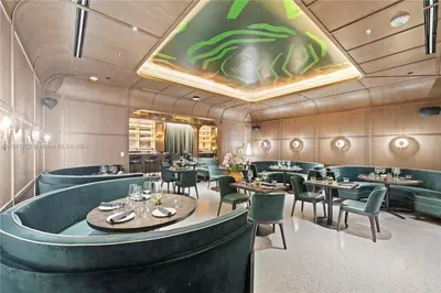 a restaurant with tables and chairs in a room at La Terrasse by VIAC - Luxury Bay View Studio with Balcony 29th Floor Miami in Miami