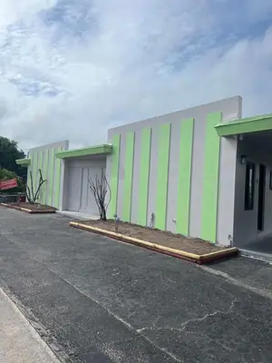 a building with green and white paint on it at Vacation Inn motel - FT Lauderdale Airport and Cruise port in Fort Lauderdale