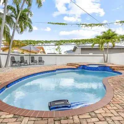 April Sale! 4 BR - Private Pool