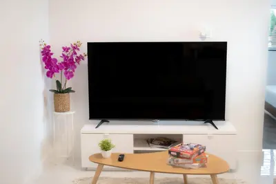 a living room with a tv and a coffee table at Villa Roads - Ideal Stay in Miami - King - Bed Parking - Near Airport, Brickell, Coconut Grove, Little Havana, Wynwood & Calle 8 in Miami
