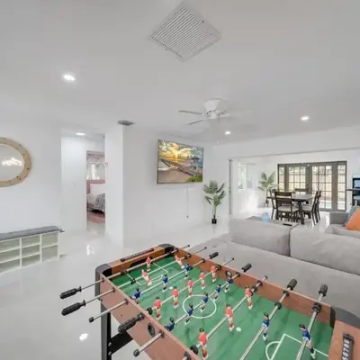 Home with Games Pool Paradise