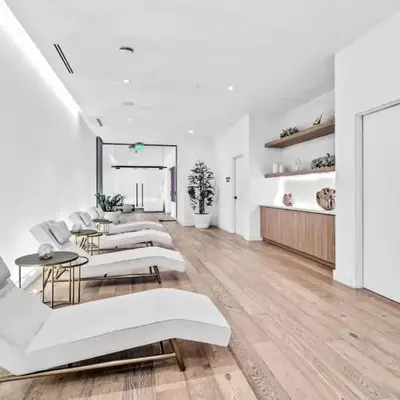 Lux 2BD Apt with Stunning Water Views
