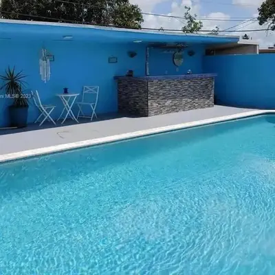 3 bedrooms 3-bathroom Pool house and jacuzzi en Hialeah