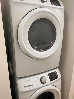 a washing machine and a dryer in a room at Fort Lauderdale Oasis private rooms in shared house in Fort Lauderdale