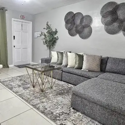Big TV 2 Bedroom Apartment Cooper City
