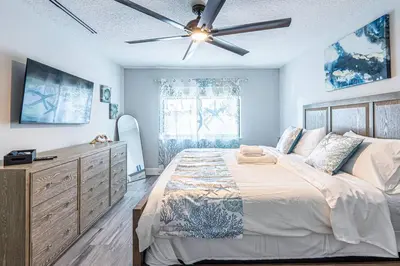 a bedroom with a bed and a ceiling fan at Miami amazing location, Luxury & Spacious, Large pool, BBQ, Game room, Pool in Miami