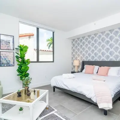 Centrally Located 1BR with King Bed Near Brickell