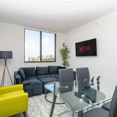 Miami City Escape 2BR Suite Near Brickell & The Beach Sleeps 6 Guests