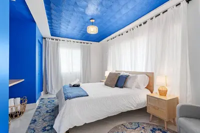 a blue bedroom with a bed and a blue ceiling at Casa Santorini - Big Pool - Barbacoa - Fun and Relax in Miami