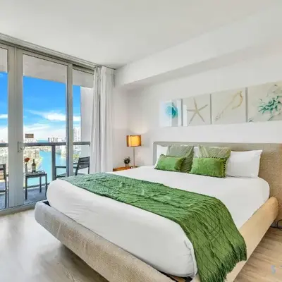 Amazing Apartment with Balcony & Pool