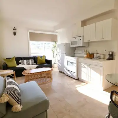 Art Deco 1 Bedroom Apartment Steps to Beach in South of Fifth Neighborhood