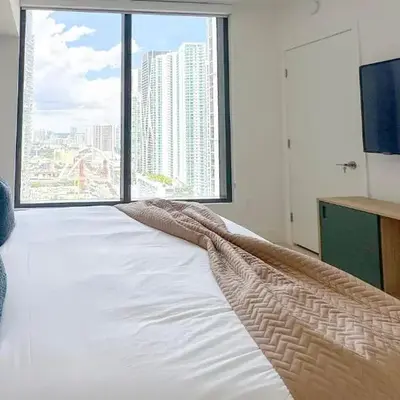 Stylish One Bedroom in the heart of vibrant Downtown- Daily resort fee and parking not included