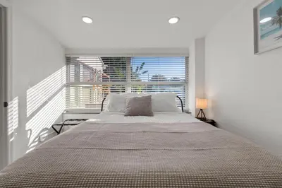 a bedroom with a large bed and a large window at Yellow Door Oasis airport, cruise port and beach close-by in Fort Lauderdale