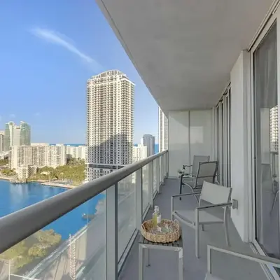 Modern 1BR with Pool & Balcony