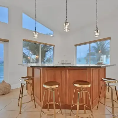One - BR spacious beach place