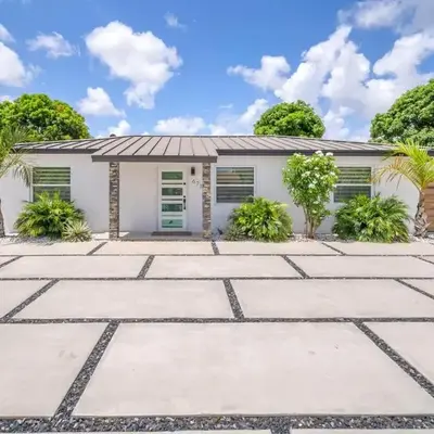 5 Bedroom Home Location & Charm