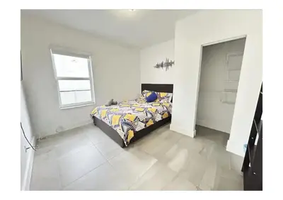 a bedroom with a bed and a window at 2bed Stay in the Heart of Miami in Miami