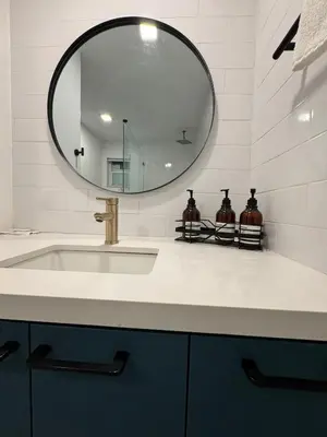 a bathroom with a sink and a mirror at Hotel Rainbow - Miami - Little Havanna in Miami