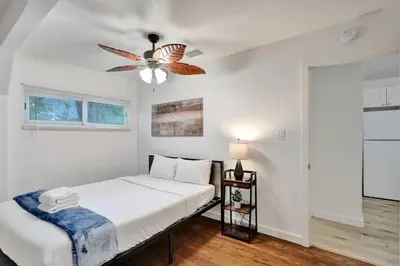 a bedroom with a bed and a ceiling fan at Tropical Oasis 2BR w Pool in Fort Lauderdale