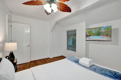 a bedroom with a bed and a ceiling fan at Tropical Oasis 2BR w Pool in Fort Lauderdale