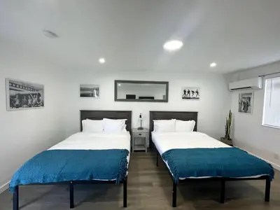 two beds in a room with two beds sidx sidx sidx sidx at Tranquil Studio W Parking 10 min to Beach FLL in Hollywood