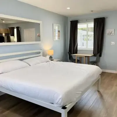 Serene Studio W Parking 10 min from Beach and FLL