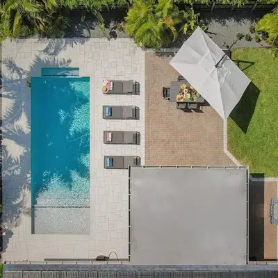 The Zen Den - Heated pool - One mile to heart of The Drive
