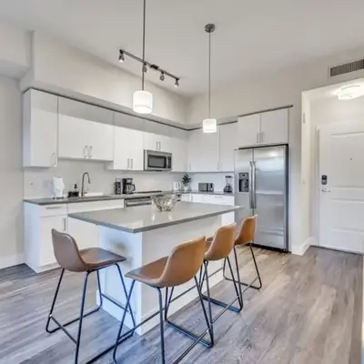 Trendy One Bedroom Getaway Steps from Biscayne