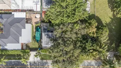 an overhead view of a house with trees at Casa Bellini Modern 3br W Bbq -10 Mins To Beac in Miami